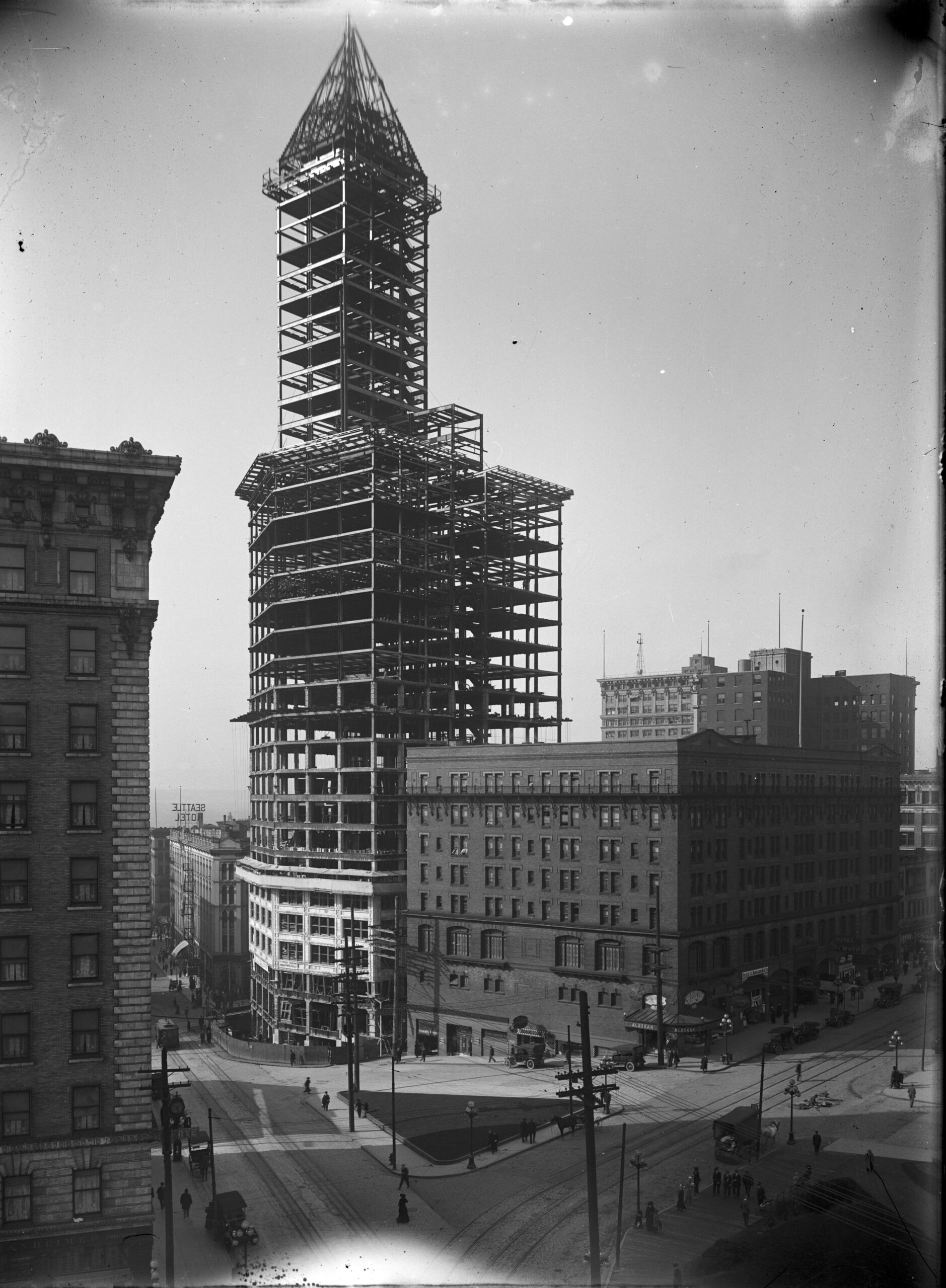 Smith Tower in Seattle under construction